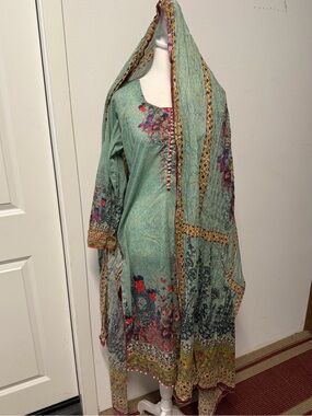 Mint Green Floral Pakistani Lawn 2-Piece Kurta & Dupatta